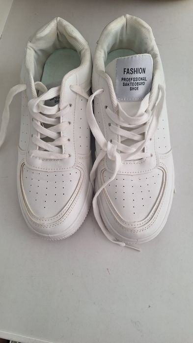 Кроссовки в отличном состоянии