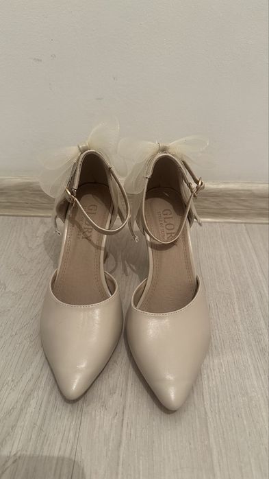 Туфли с бабочками, почти новые