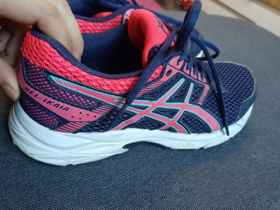 Подарявам 3 чифта обувки 35н. НЕ ИЗПРАЩАМ