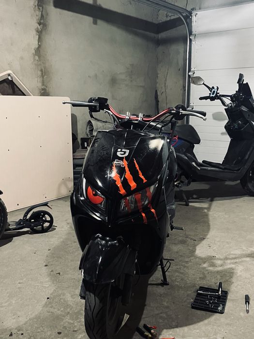 Продам м8 мопед скутер