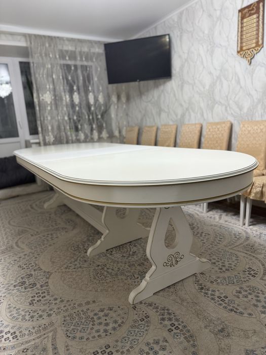 Стол со стульями