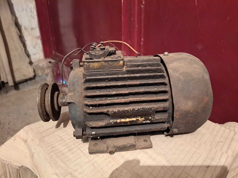 Продаются электродвигатели.