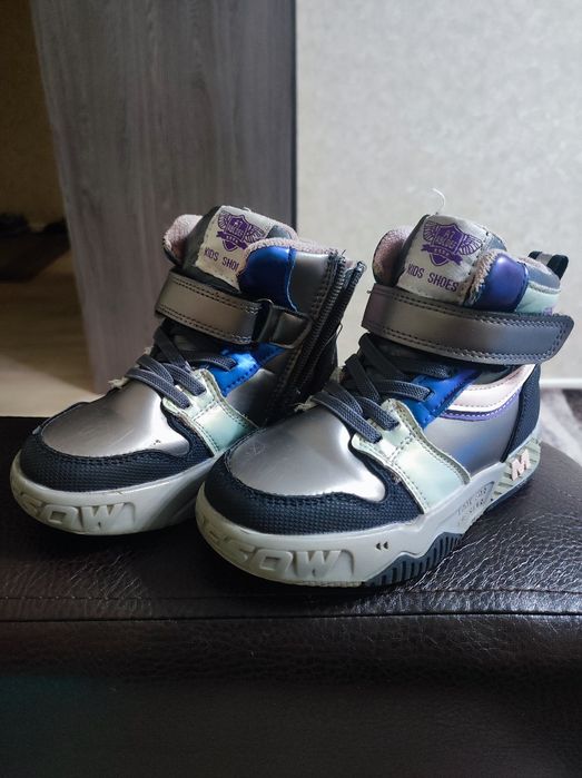 Продаю осенние ботинки