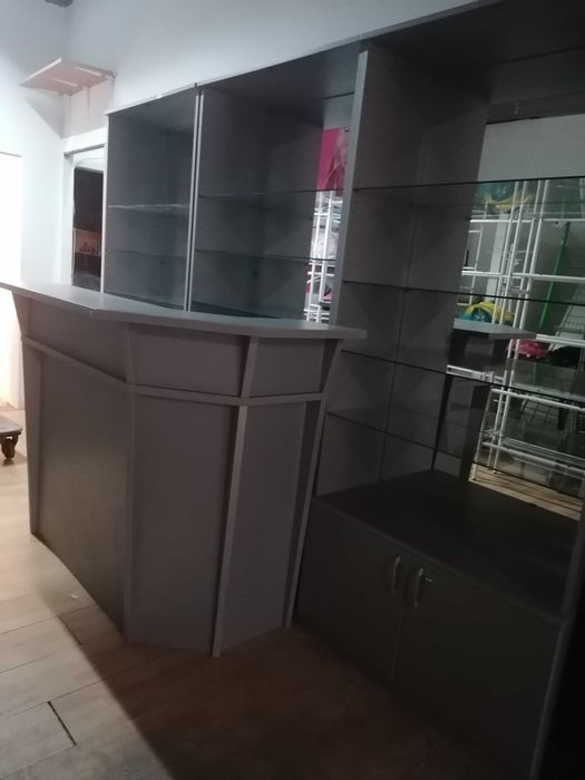 Стелажи за магазин