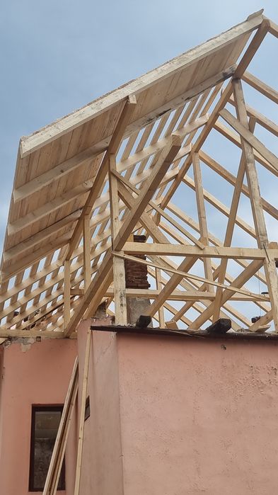 Montaj sisteme acoperisuri si reparatii de orice tip la acoperisul dum