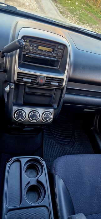 Продавам Honda CR-V