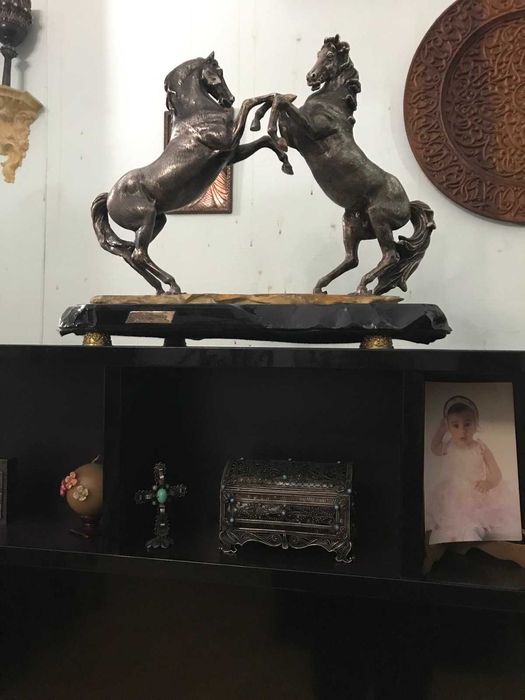 Стауетка коня из серебря