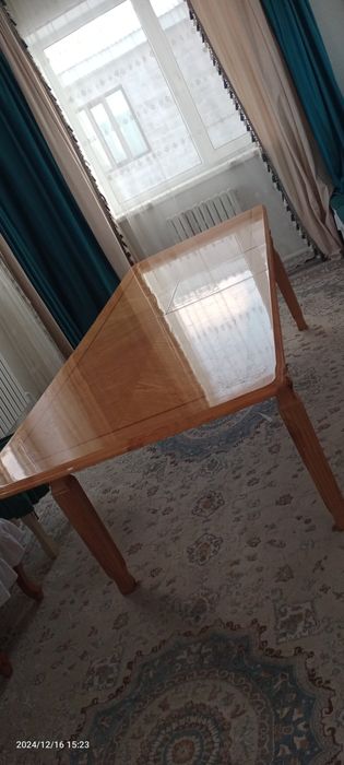 Стол для гостинной