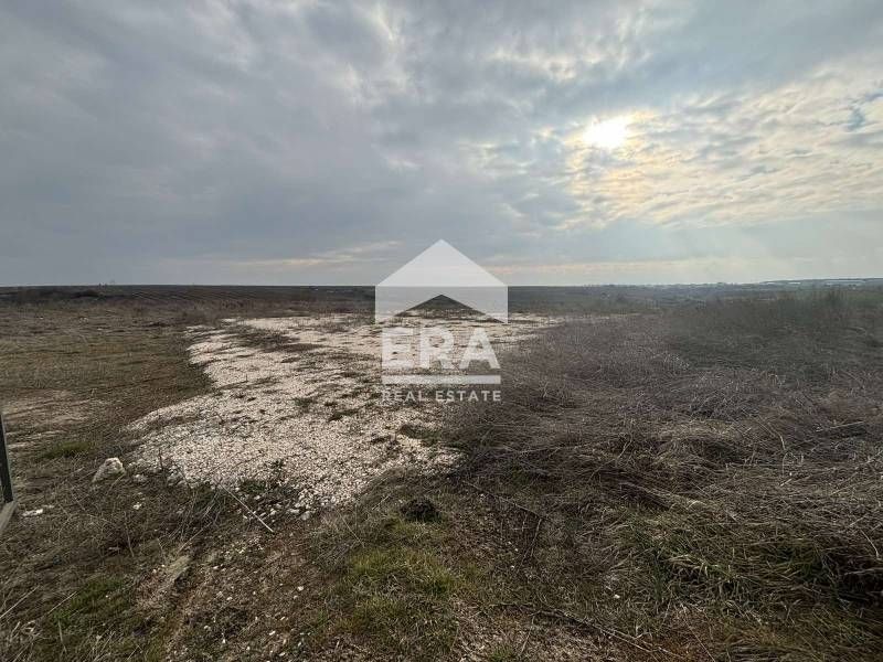 Атрактивен парцел на главен път