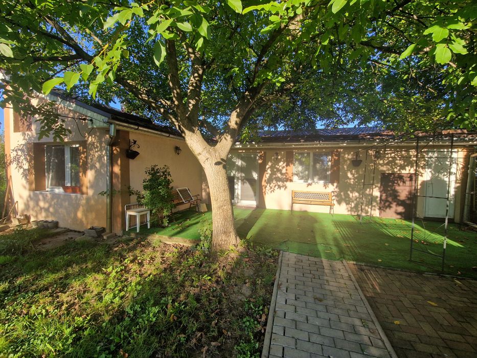 Închiriez casa 3 camere