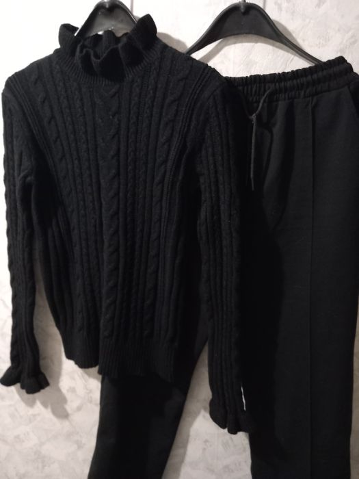 Нови ,пуловер и долнище Л размер