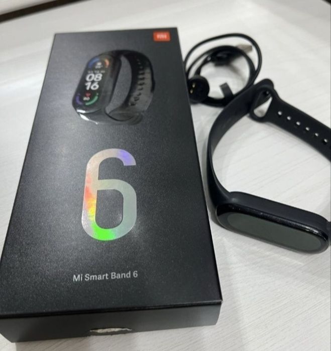 Часы Mi band 6.  .