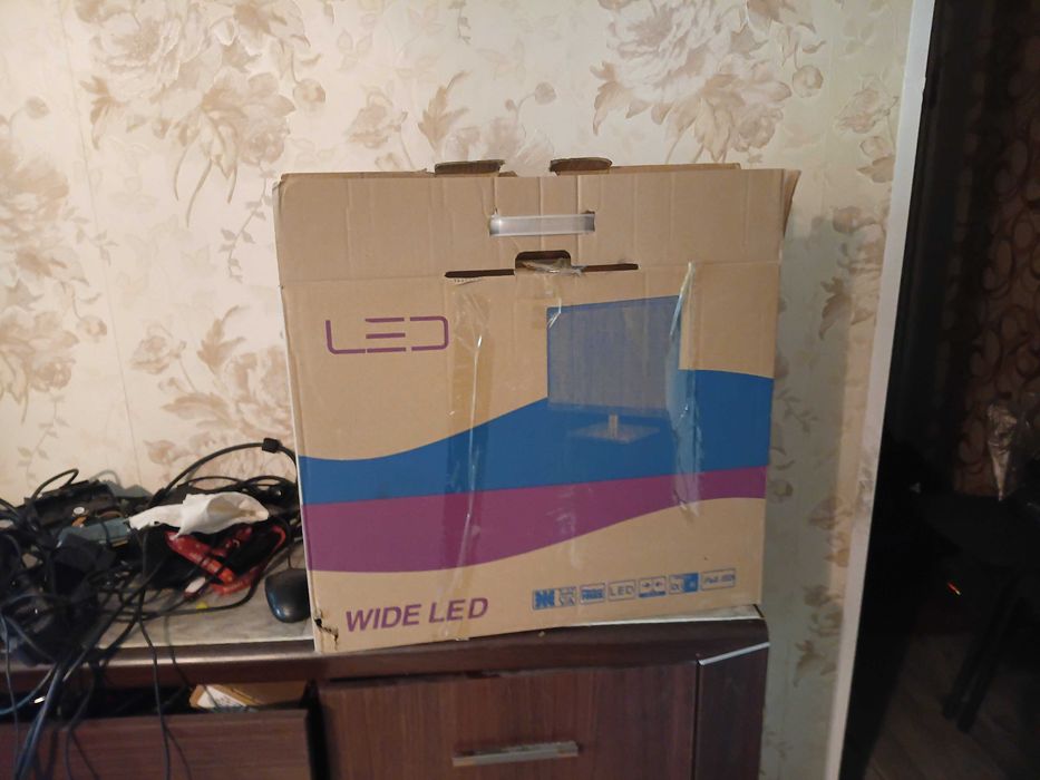 Монитор Maxal 22"