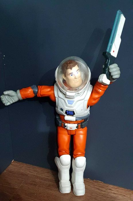 Figurina Deluxe Lightyear, Buzz si Echipament Spatial, 7 piese