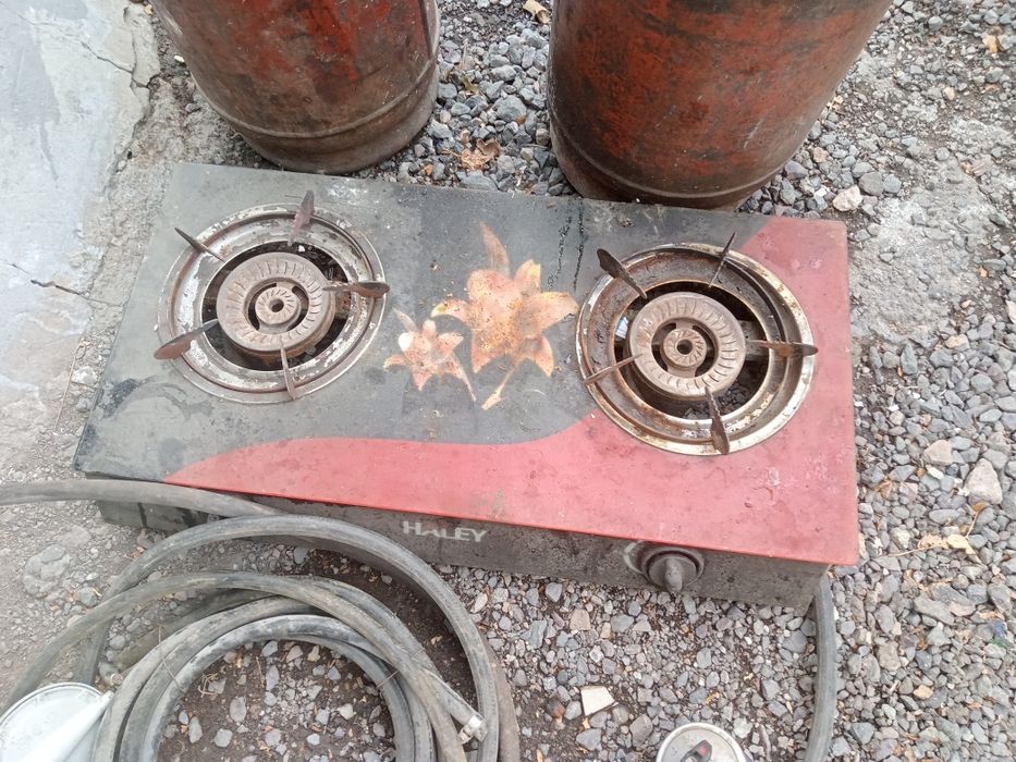 Газовые баллоны, плита