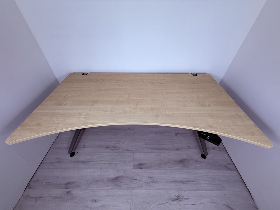 Немско бюро електрическо повдигане обзавеждане