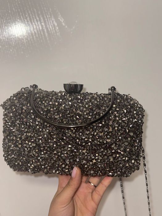 Луксозна вечерна чанта с кристали