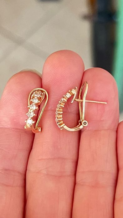 Cercei din aur 585 cu diamante – model tip șină, design elegant și rafinat