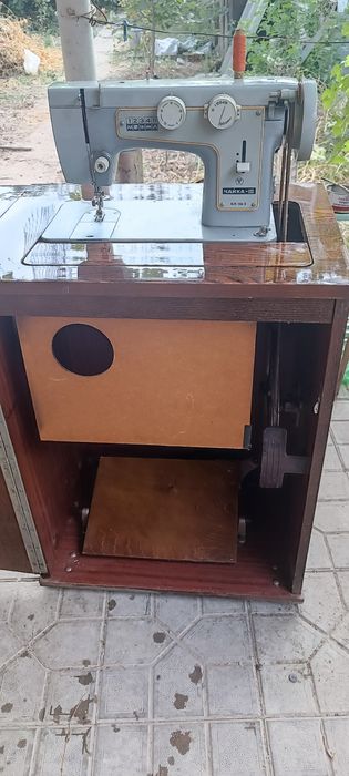 Швейная машина Чайка