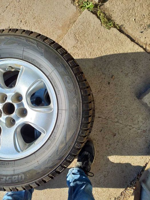 Зимние шины 235/70/16 TOYO Япония