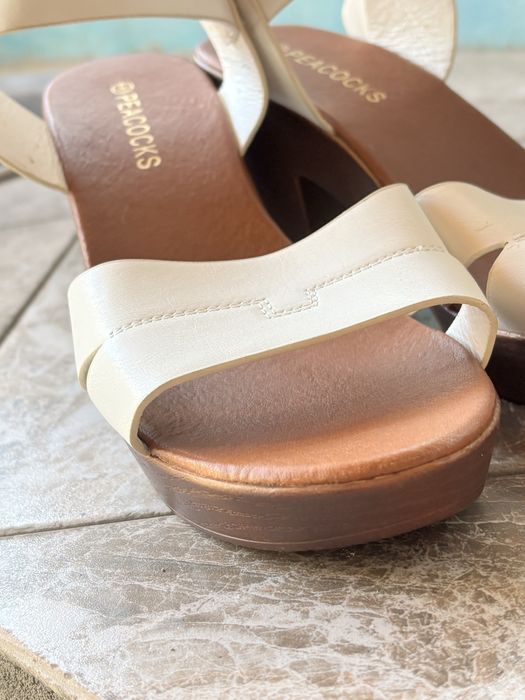 Летни сандали с ток