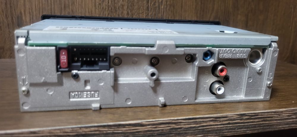 Продам автомагнитолу сони.