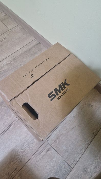 каска SMK , M нова. мотор