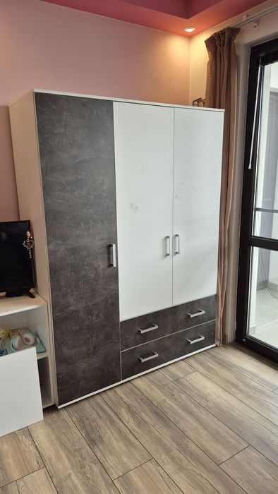 Гардероб трикрилен