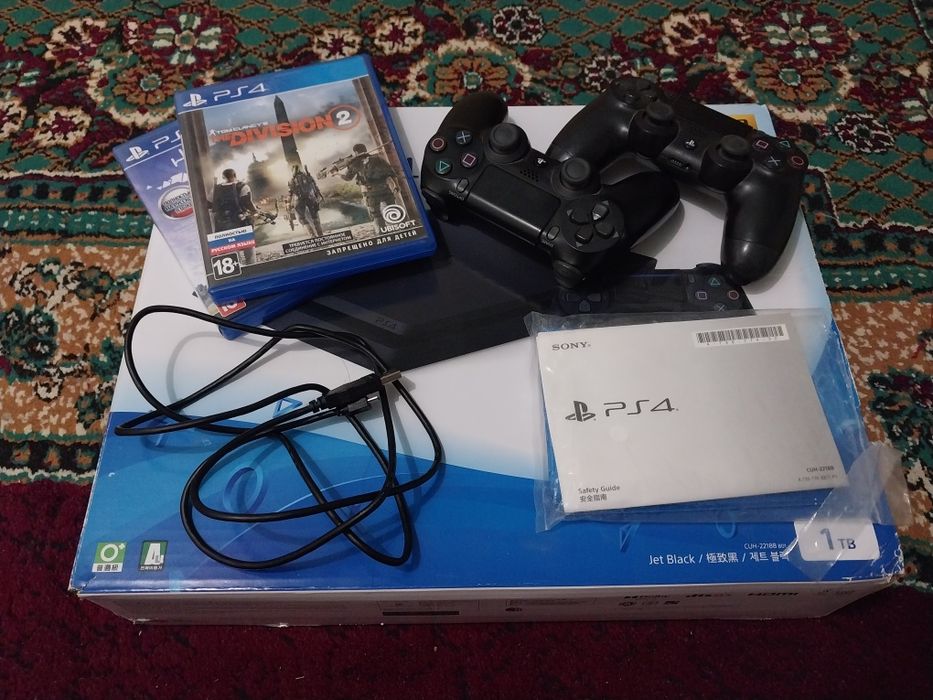 Продается Sony  PS4 slim