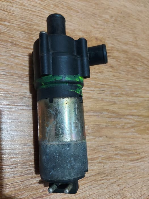 Продаю доп насос на мерседес w 210/ 202