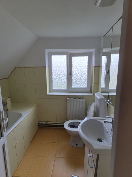 Inchirez casuta in zona Nord, de dimensiunea  unui apartament cu 2 camere