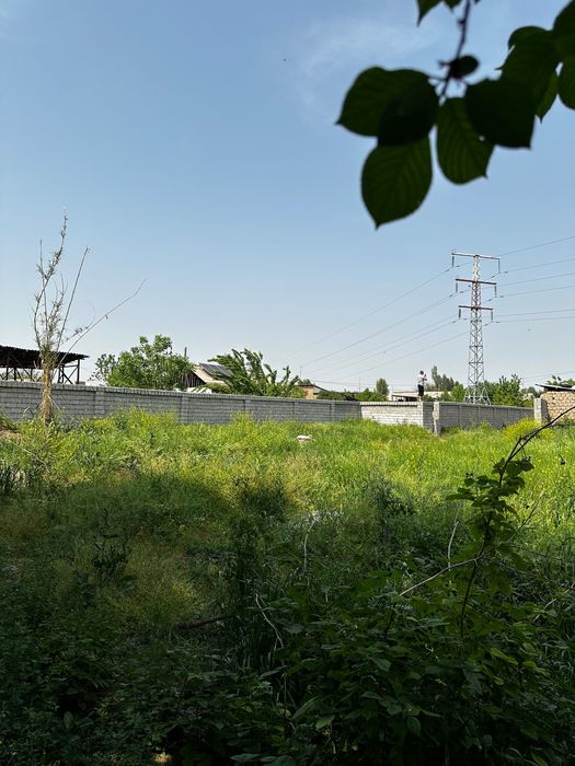 Ер сотилади 5,5 соток. Сотиги 8800$. Кибрай тумани Кипчок махаллисида