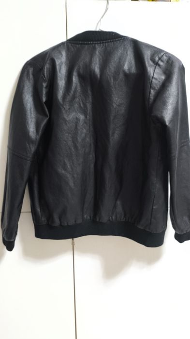 Кожаная куртка на 9-11 лет