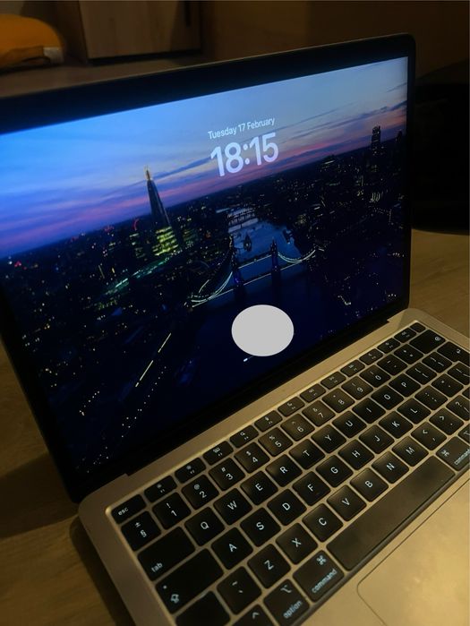 Apple MacBook Air 13” M1 (2020) – 8GB RAM / 512GB SSD