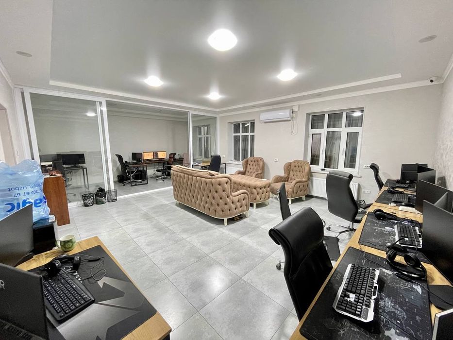 Продаётся отдельно стоящего здания на Чиланзаре в улица Мукими Ор Evos