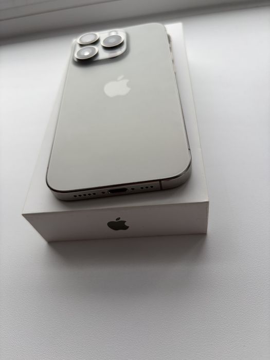Iphone 15 pro без ремонта с коробкой