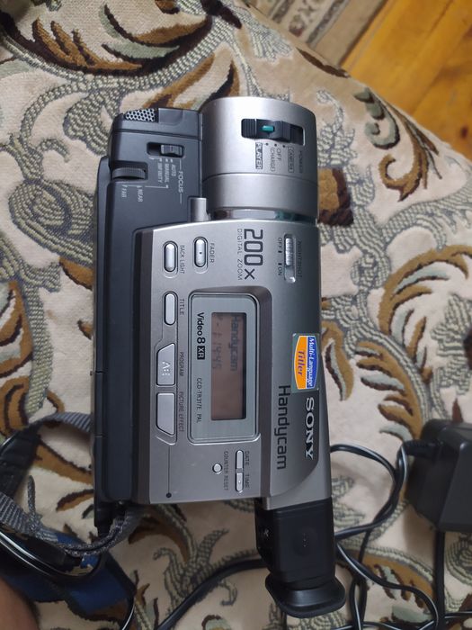 Продам видео камеру Sony