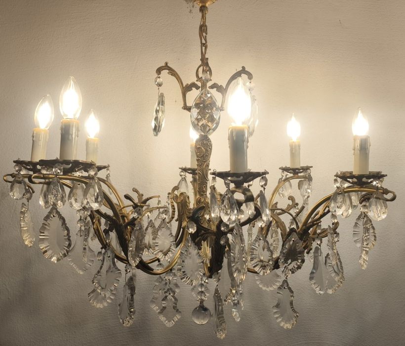 Класически месингов полилей с кристали