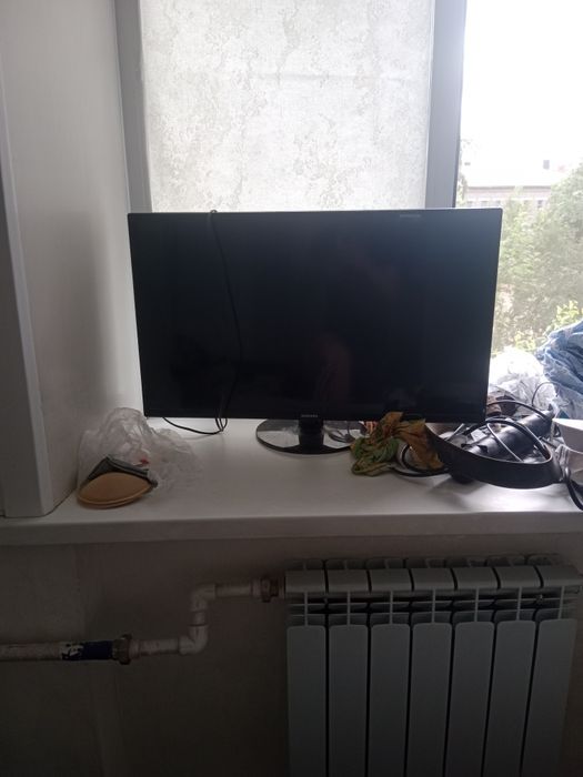 Продаем телевизор и стол-тумба