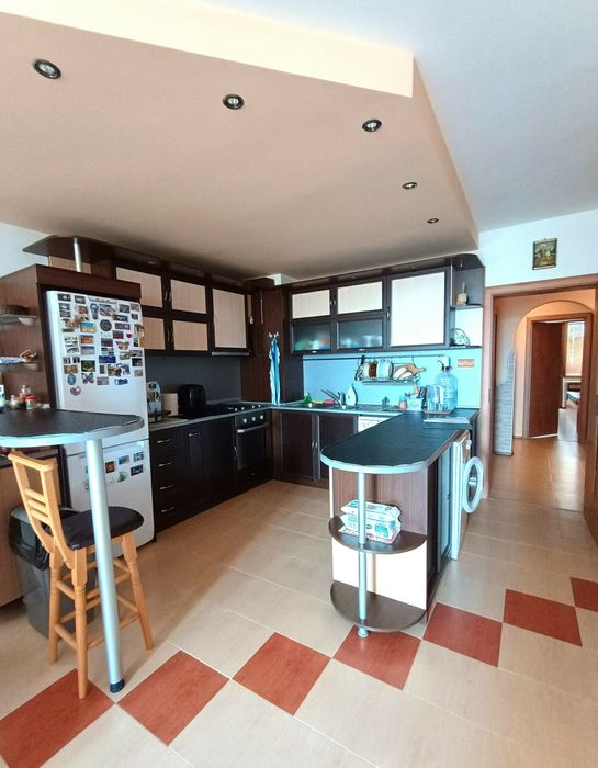 Тристаен апартамент в кв. Колю Фичето