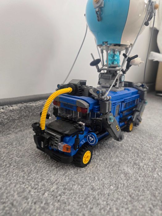 Lego fortnite battle bus