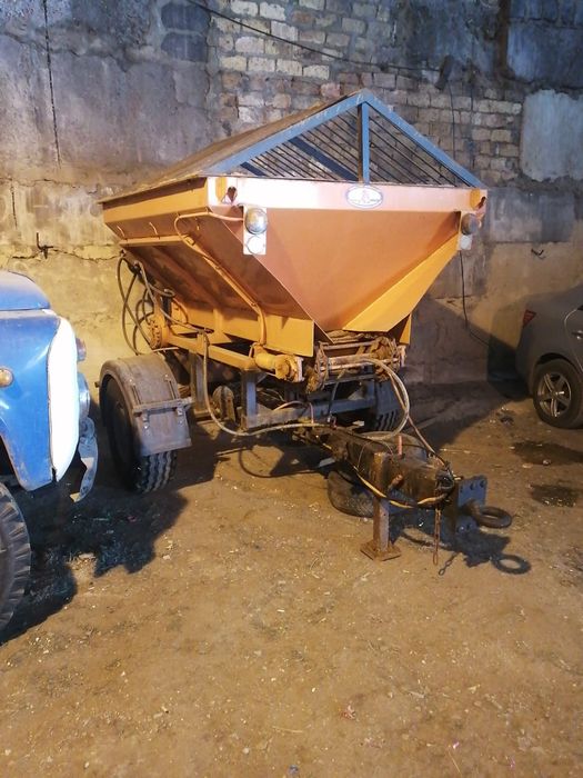 Продам пескоразбрасыватель