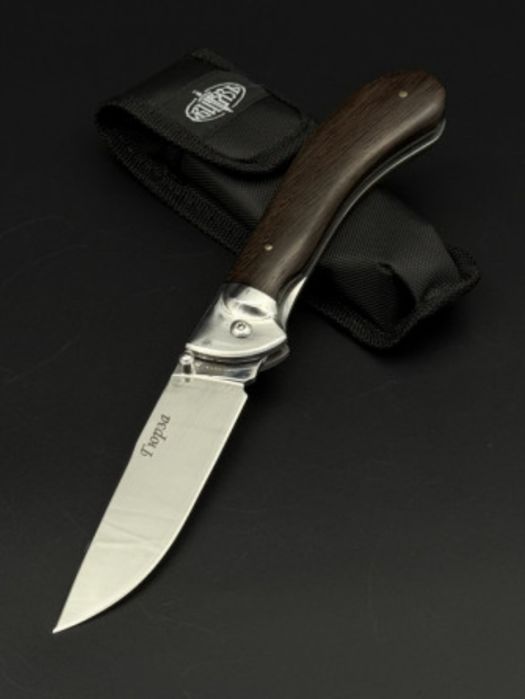 Сгъваем нож с орехова дръжка.