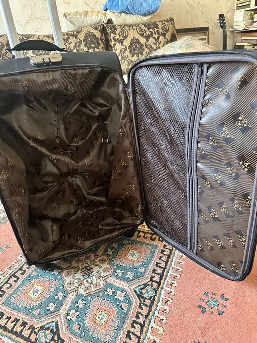 Продам чемодан