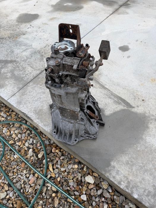 Vand lada de scule si alte piese de iveco