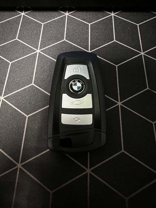 Vând carcasa Cheie Audi și BMW cu lamela Noua