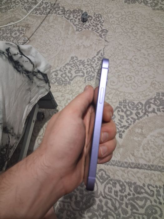 Продам Iphone 12