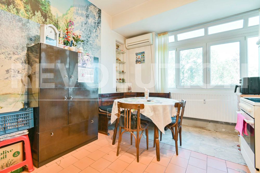 Тристаен апартамент в ж.к. Лагера