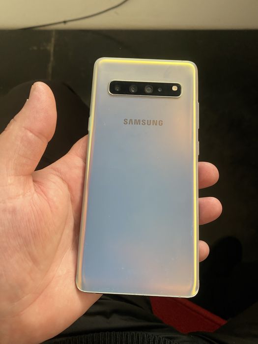 Samsung s10 5g  8 256 gb hamilyon rag srochna sotiladi