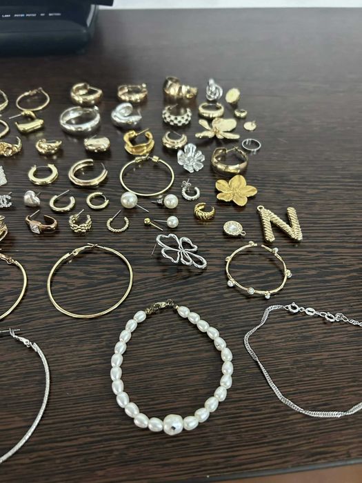 Lot accesorii argintii aurii inele cercei bratari
